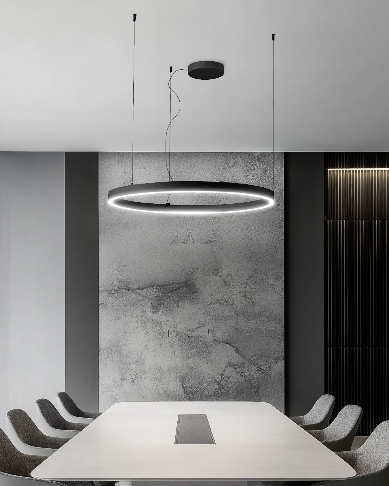 Punto luce Decentrato sopra il tavolo: Soluzioni Pratiche ed Eleganti
