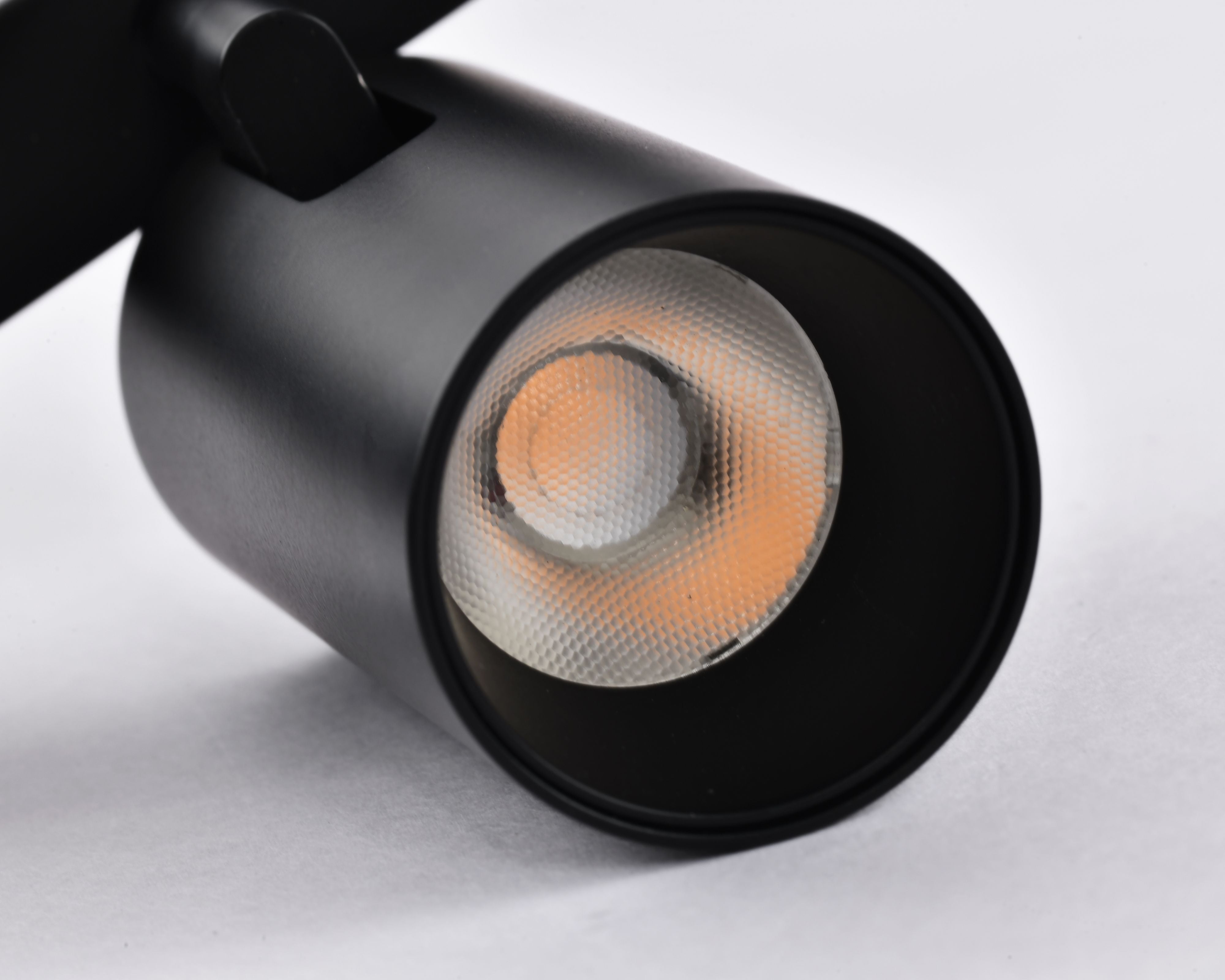 Pacchetto Karma binario magnetico 2 metri. Sorgenti luminose: 2 Faretti Large 7W + 2 Strip led 30cm